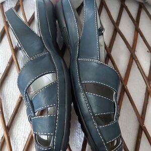 BARETRAPS: Navy Slingback Sandals